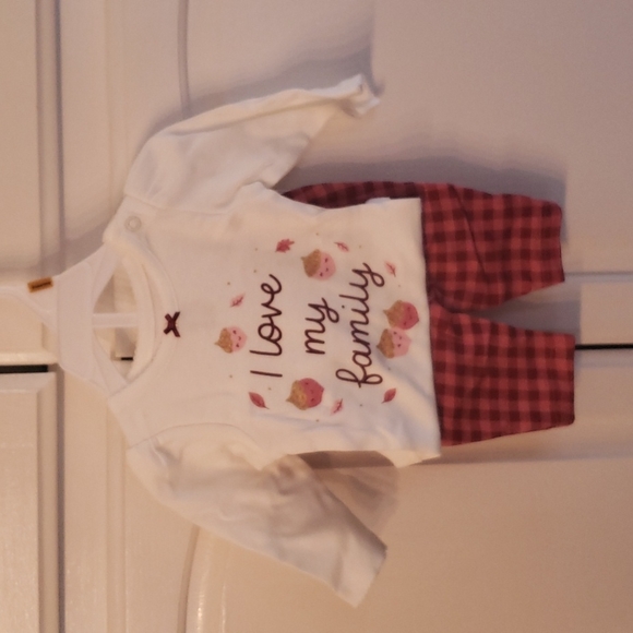 Lot of 8 Carter's Newborn Outfits - Picture 3 of 11